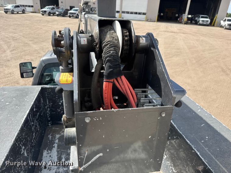image for item MX9203 2011 Ford F450 Super Duty bucket truck