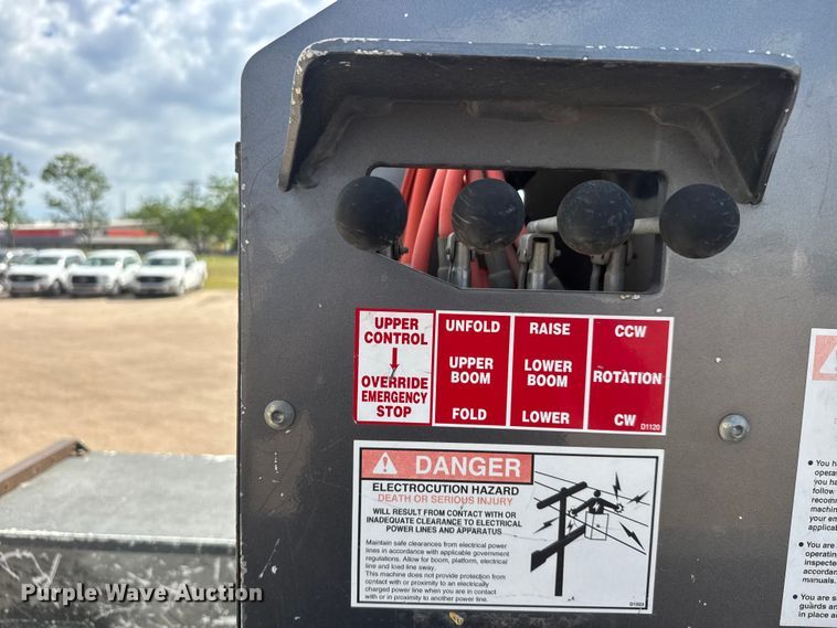 image for item MX9203 2011 Ford F450 Super Duty bucket truck