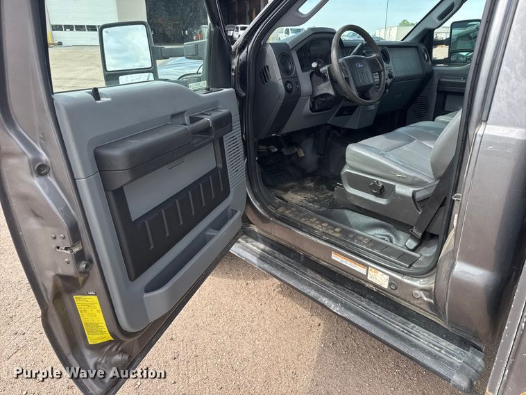 image for item MX9203 2011 Ford F450 Super Duty bucket truck