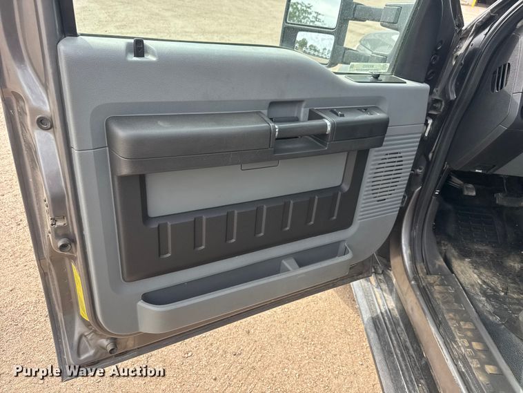 image for item MX9203 2011 Ford F450 Super Duty bucket truck