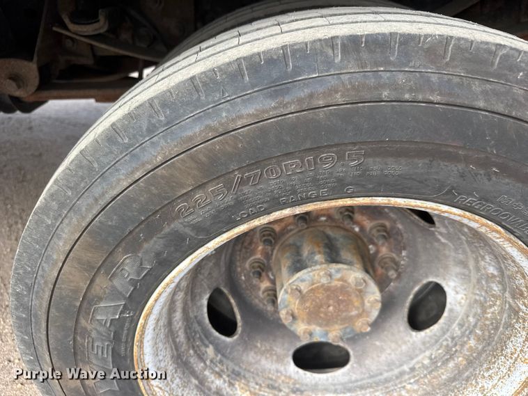 image for item MX9203 2011 Ford F450 Super Duty bucket truck