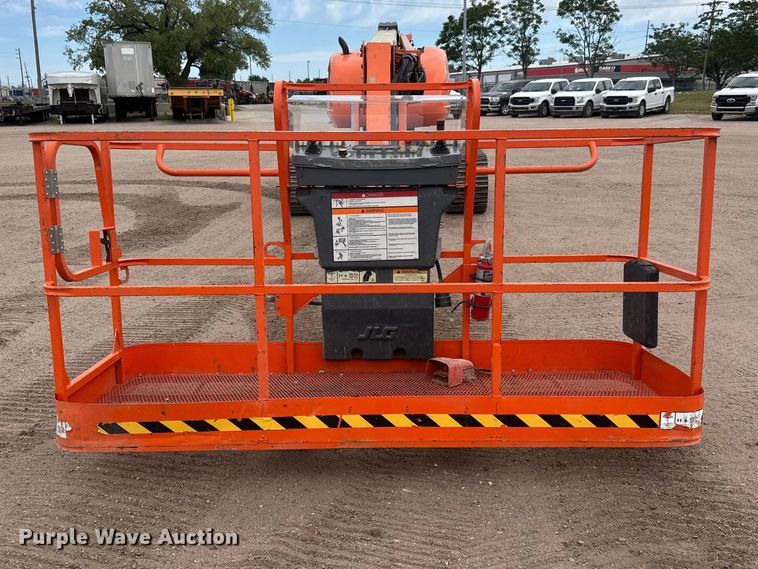 image for item MX9204 2009 JLG 660SJC boom lift