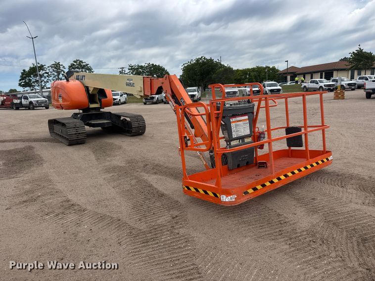 image for item MX9204 2009 JLG 660SJC boom lift