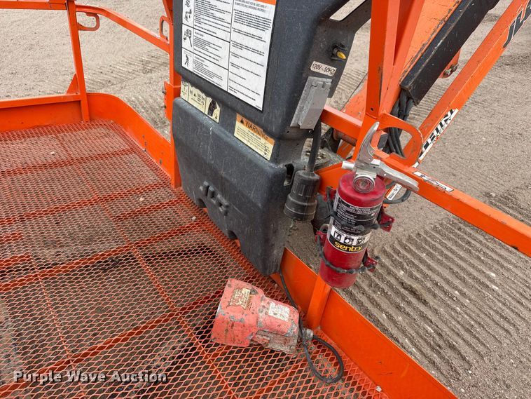 image for item MX9204 2009 JLG 660SJC boom lift
