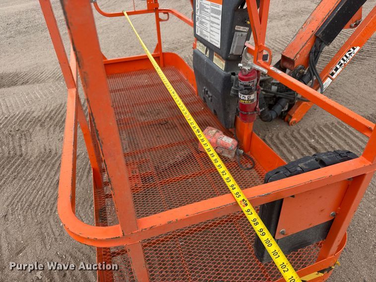 image for item MX9204 2009 JLG 660SJC boom lift