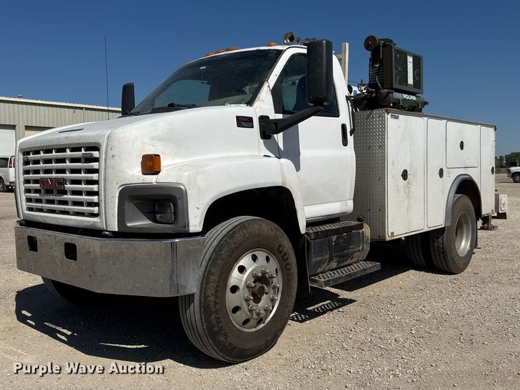 image for item MX9282 2004 Chevrolet  C7500 utility / service truck
