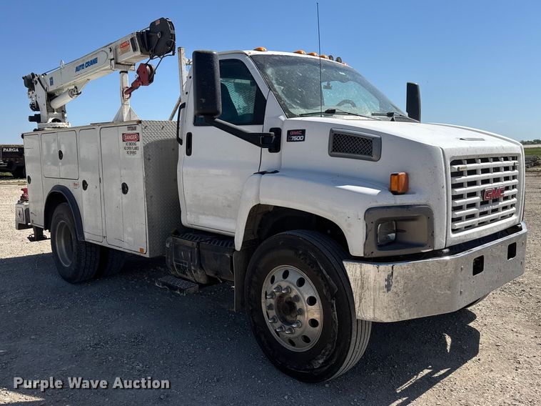 image for item MX9282 2004 Chevrolet  C7500 utility / service truck