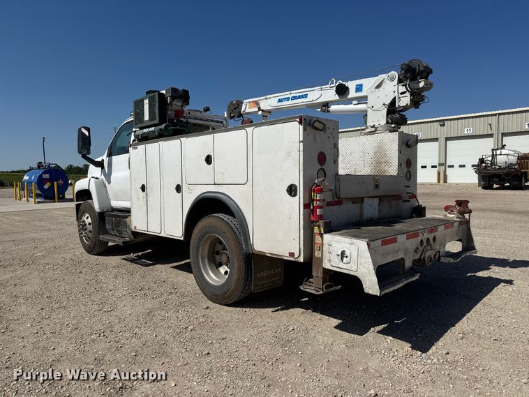 image for item MX9282 2004 Chevrolet  C7500 utility / service truck