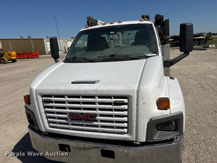 image for item MX9282 2004 Chevrolet  C7500 utility / service truck