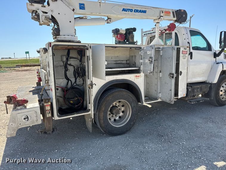 image for item MX9282 2004 Chevrolet  C7500 utility / service truck