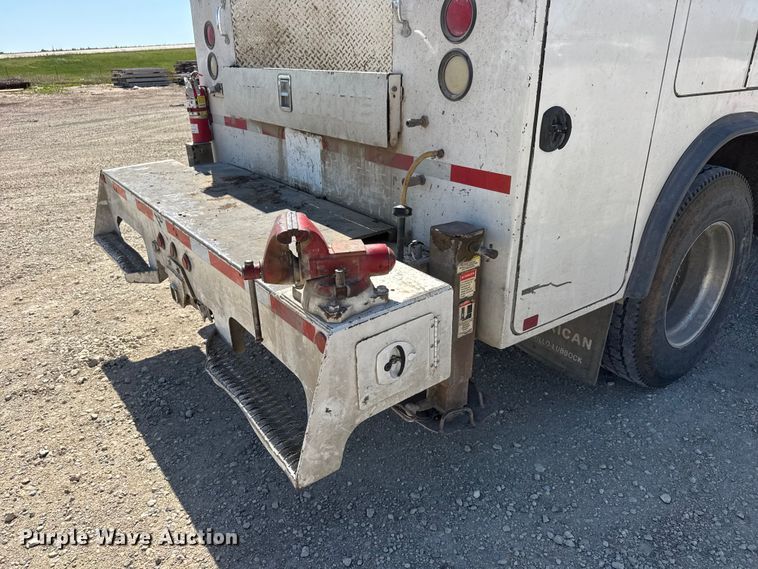 image for item MX9282 2004 Chevrolet  C7500 utility / service truck