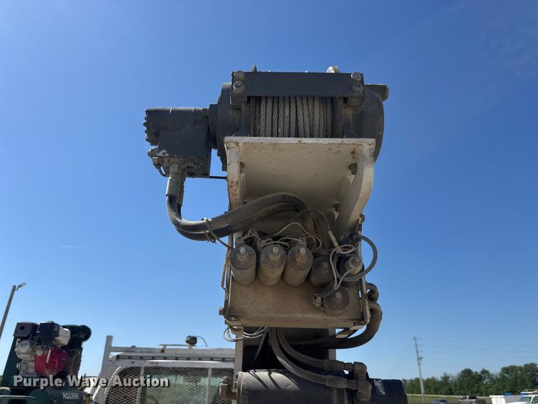 image for item MX9282 2004 Chevrolet  C7500 utility / service truck