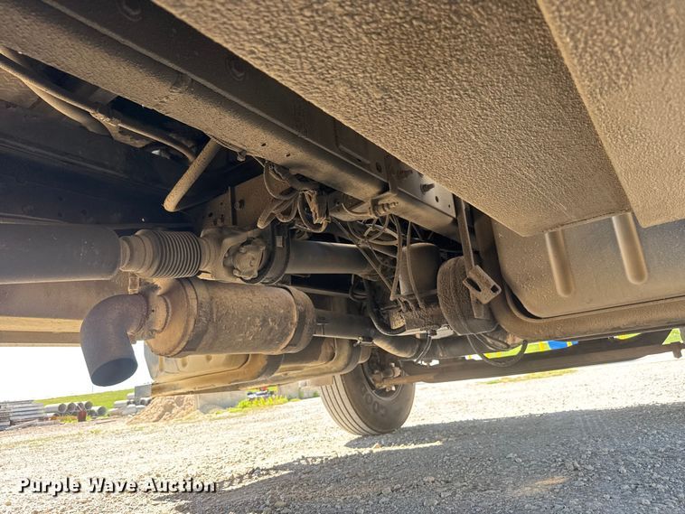 image for item MX9282 2004 Chevrolet  C7500 utility / service truck