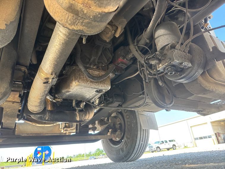 image for item MX9282 2004 Chevrolet  C7500 utility / service truck