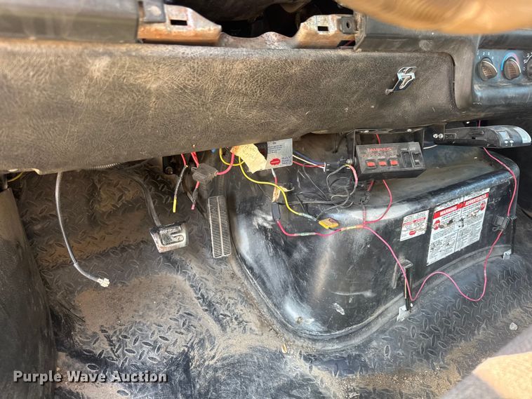 image for item MX9282 2004 Chevrolet  C7500 utility / service truck