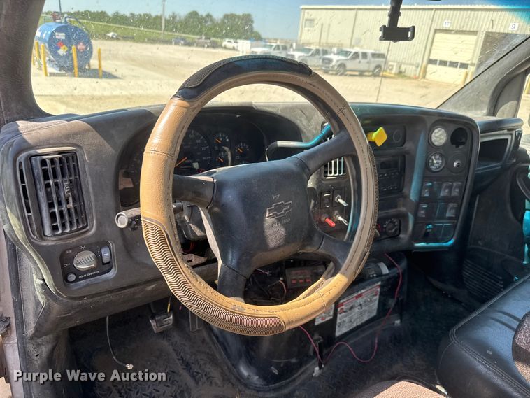 image for item MX9282 2004 Chevrolet  C7500 utility / service truck