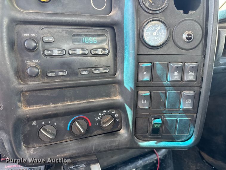 image for item MX9282 2004 Chevrolet  C7500 utility / service truck