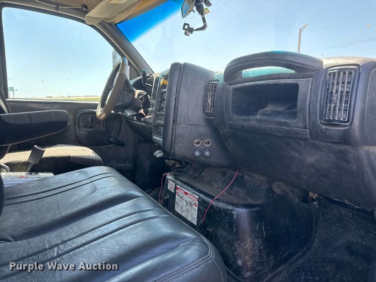 image for item MX9282 2004 Chevrolet  C7500 utility / service truck