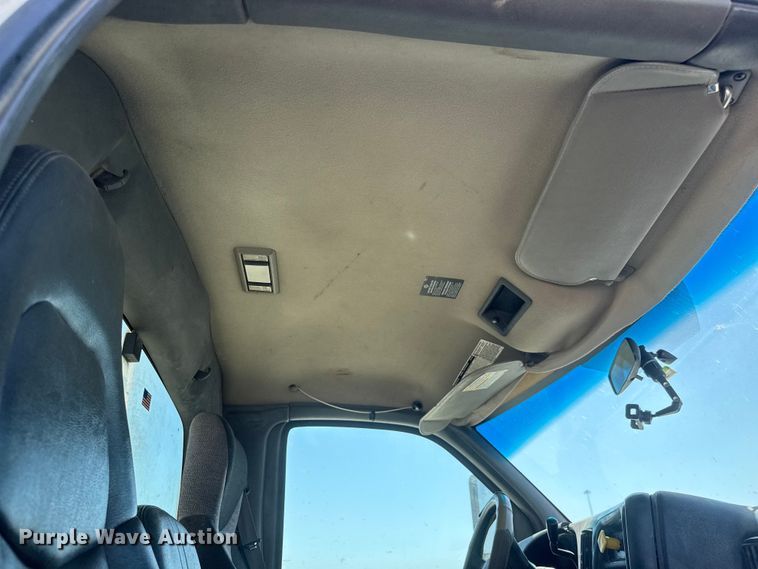 image for item MX9282 2004 Chevrolet  C7500 utility / service truck