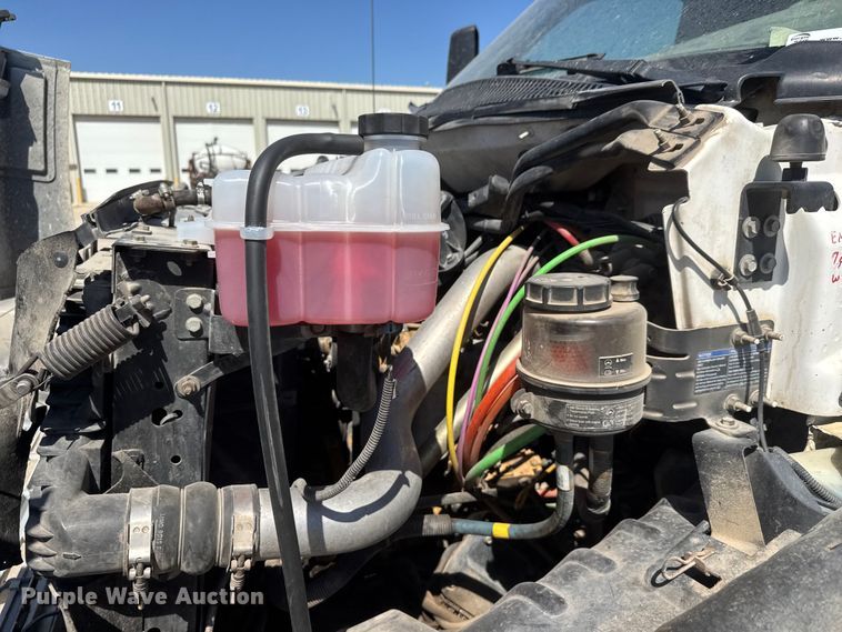 image for item MX9282 2004 Chevrolet  C7500 utility / service truck