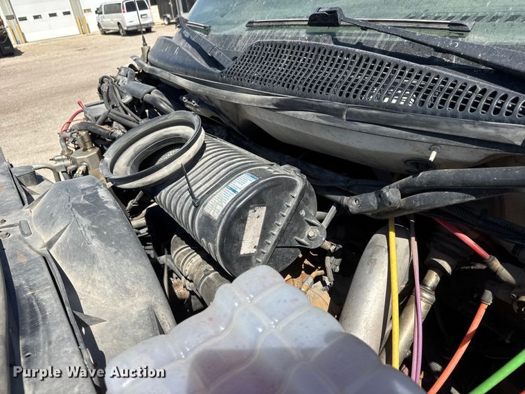 image for item MX9282 2004 Chevrolet  C7500 utility / service truck