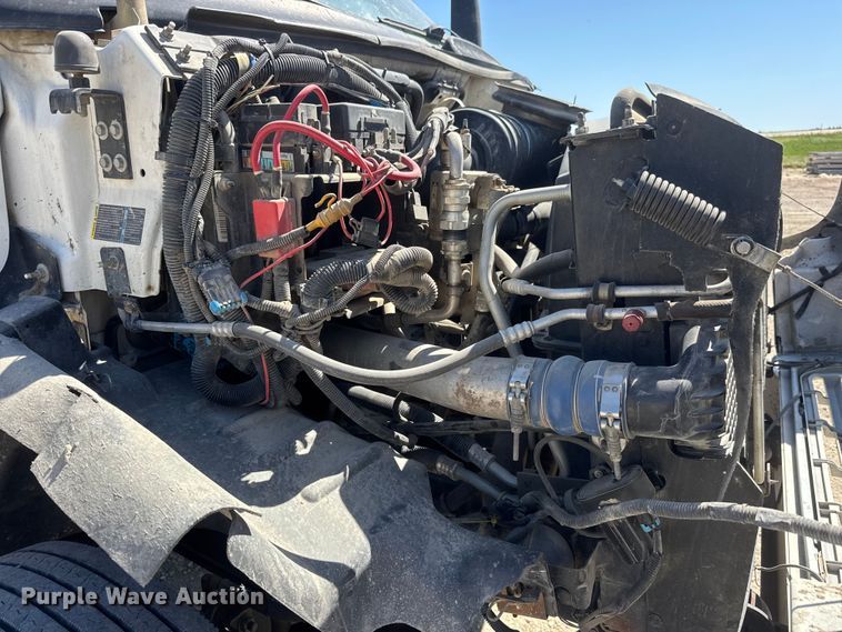 image for item MX9282 2004 Chevrolet  C7500 utility / service truck