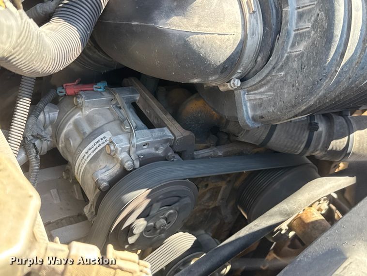 image for item MX9282 2004 Chevrolet  C7500 utility / service truck