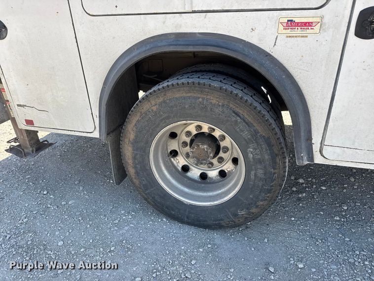 image for item MX9282 2004 Chevrolet  C7500 utility / service truck