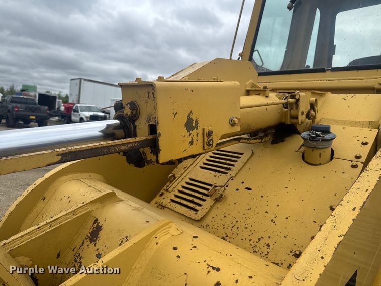 image for item OE9550 1983 Caterpillar 953 LGP track loader