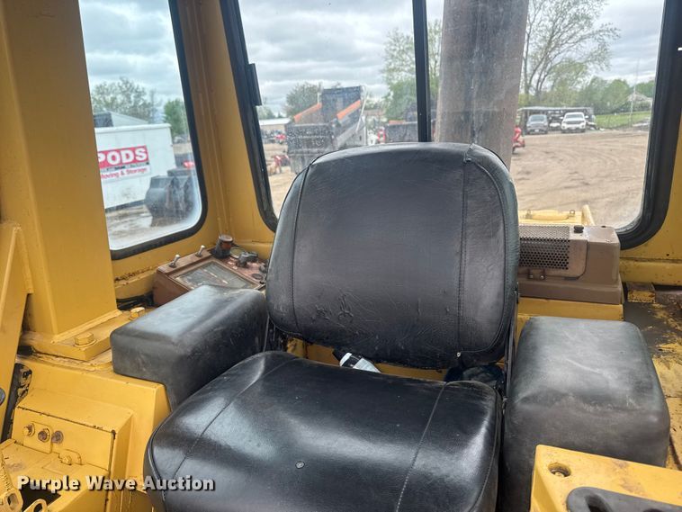 image for item OE9550 1983 Caterpillar 953 LGP track loader