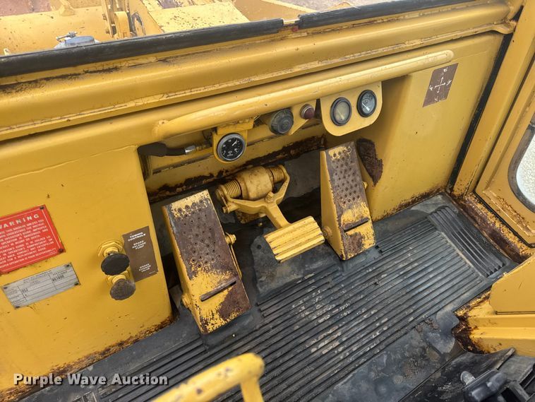 image for item OE9550 1983 Caterpillar 953 LGP track loader