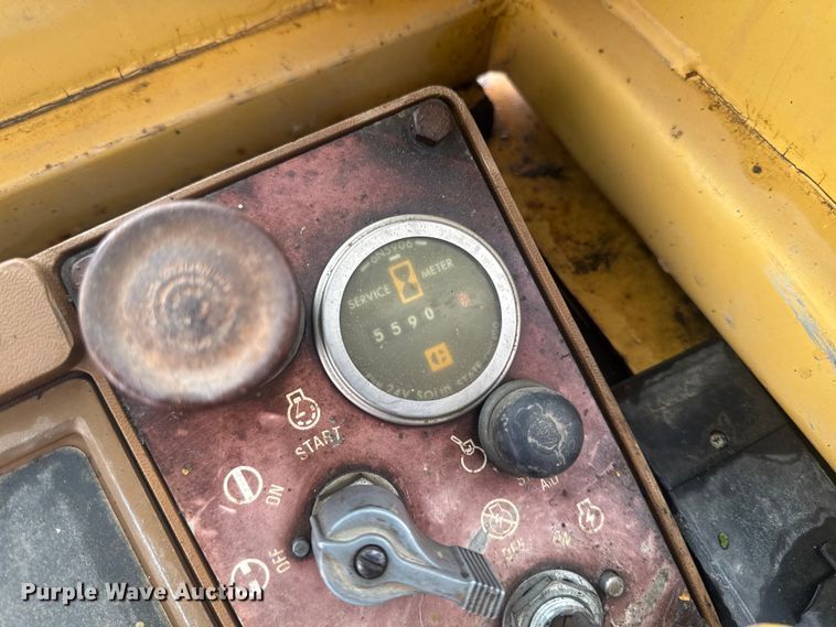 image for item OE9550 1983 Caterpillar 953 LGP track loader