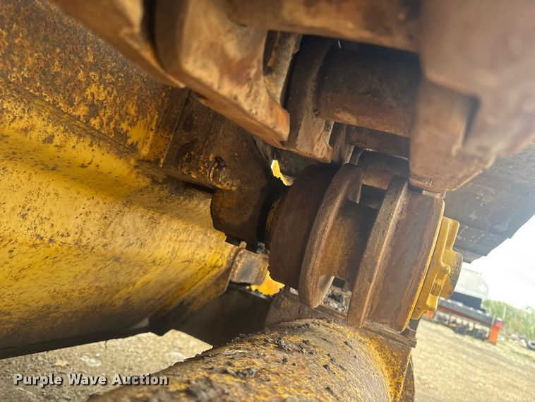 image for item OE9550 1983 Caterpillar 953 LGP track loader