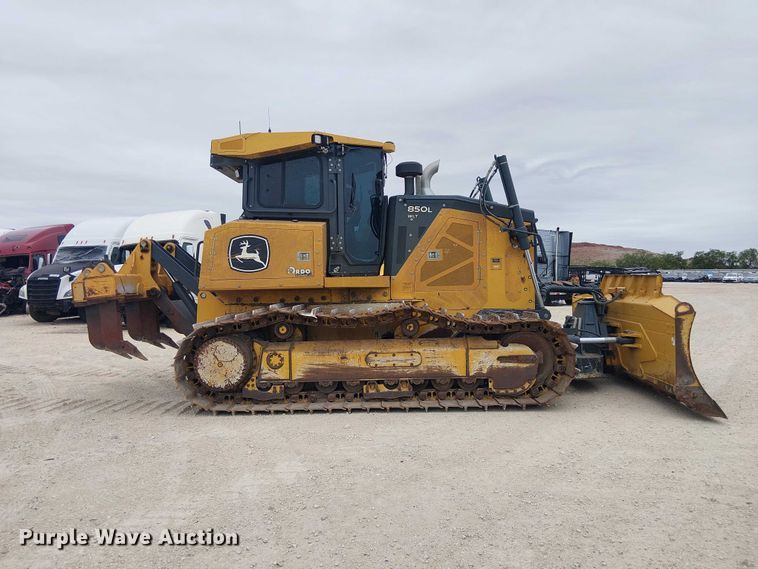 image for item YA1669 2023 John Deere 850L WLT dozer