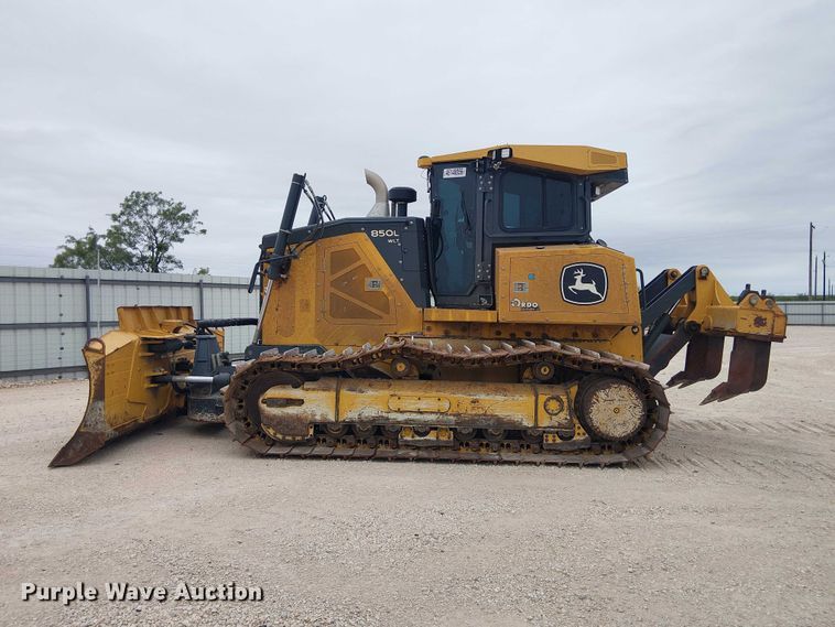 image for item YA1669 2023 John Deere 850L WLT dozer