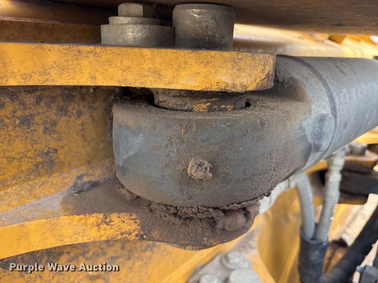 image for item YA1669 2023 John Deere 850L WLT dozer