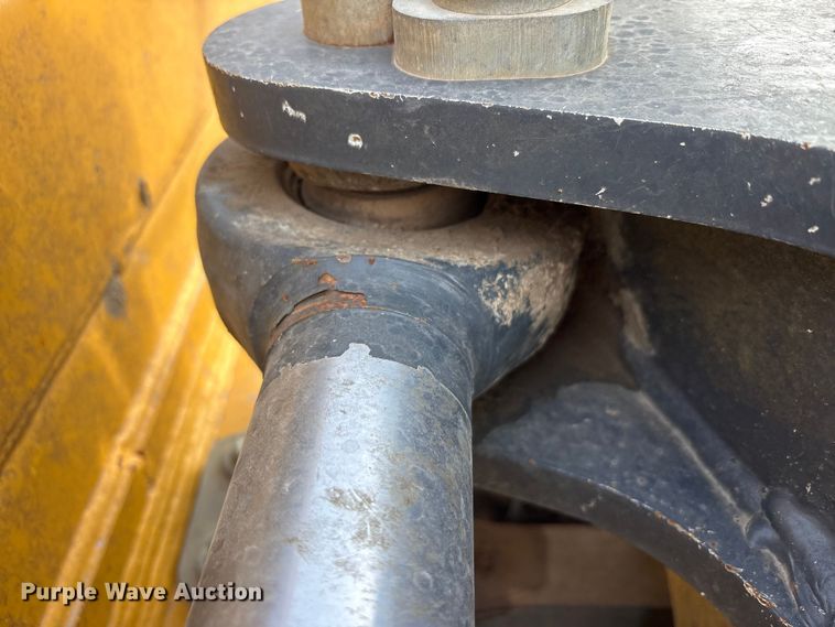 image for item YA1669 2023 John Deere 850L WLT dozer