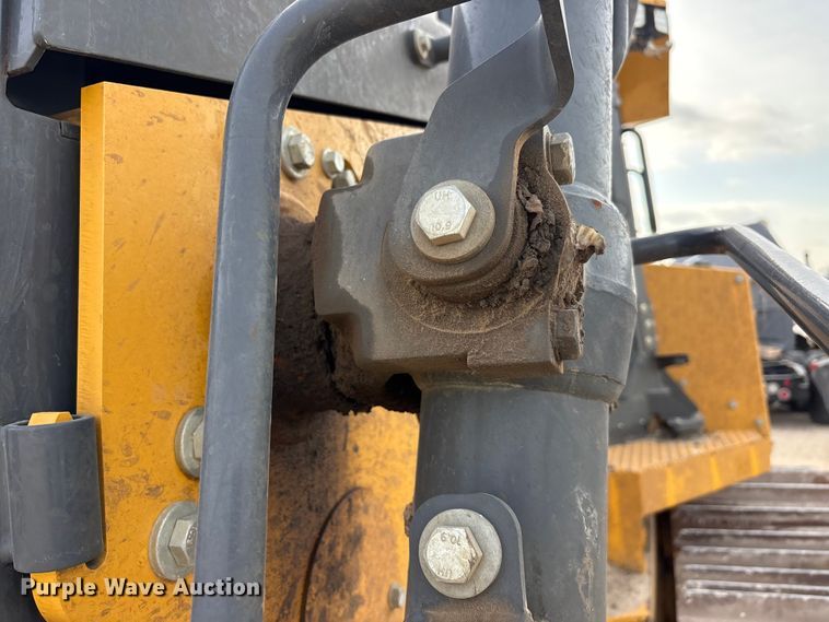 image for item YA1669 2023 John Deere 850L WLT dozer