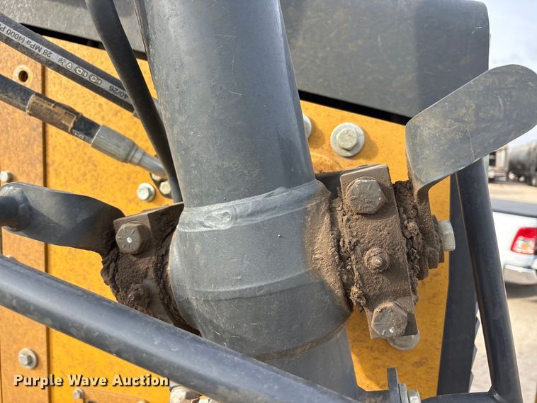 image for item YA1669 2023 John Deere 850L WLT dozer