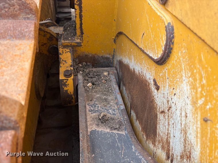 image for item YA1669 2023 John Deere 850L WLT dozer