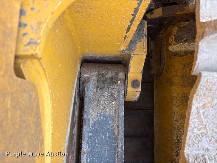 image for item YA1669 2023 John Deere 850L WLT dozer