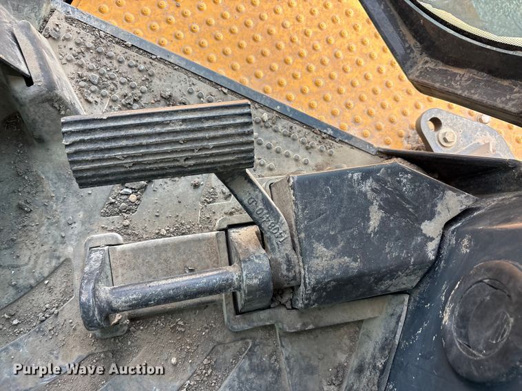 image for item YA1669 2023 John Deere 850L WLT dozer