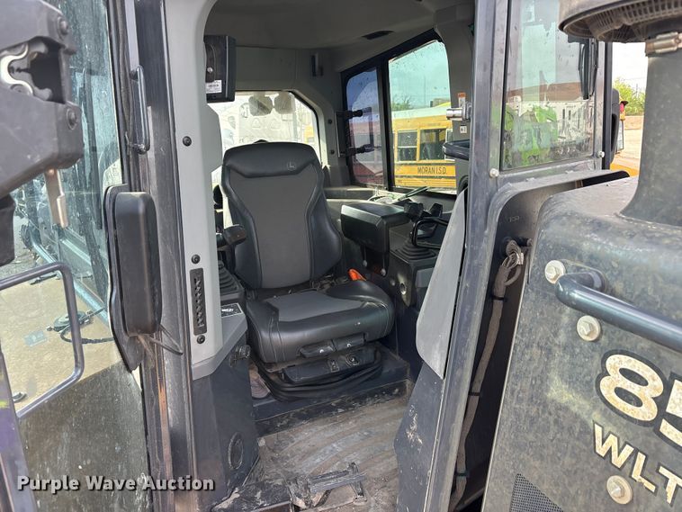 image for item YA1669 2023 John Deere 850L WLT dozer