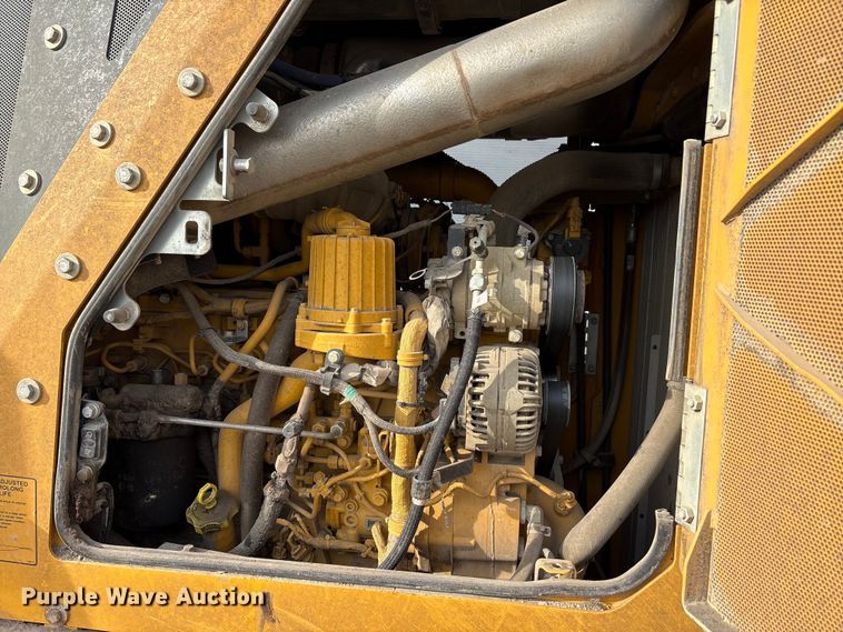 image for item YA1669 2023 John Deere 850L WLT dozer