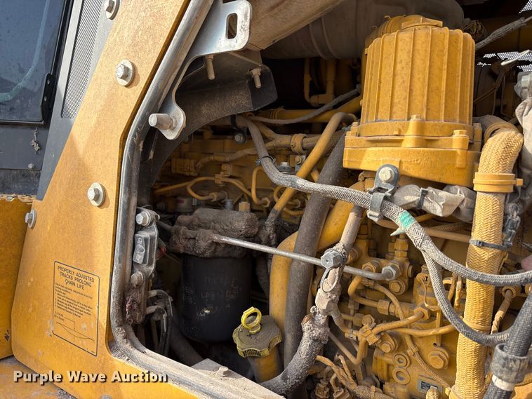 image for item YA1669 2023 John Deere 850L WLT dozer