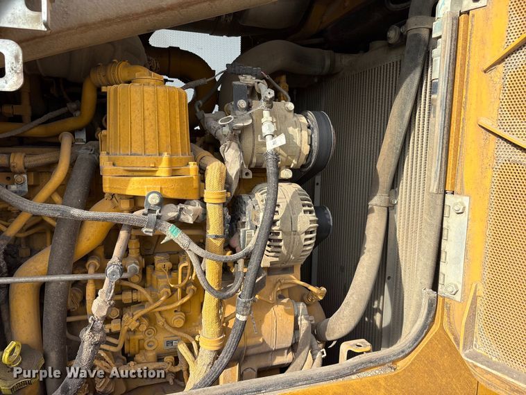 image for item YA1669 2023 John Deere 850L WLT dozer