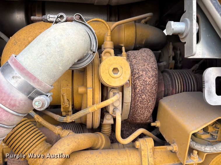 image for item YA1669 2023 John Deere 850L WLT dozer