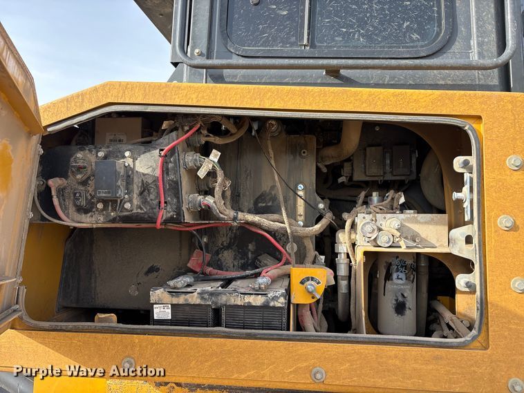 image for item YA1669 2023 John Deere 850L WLT dozer