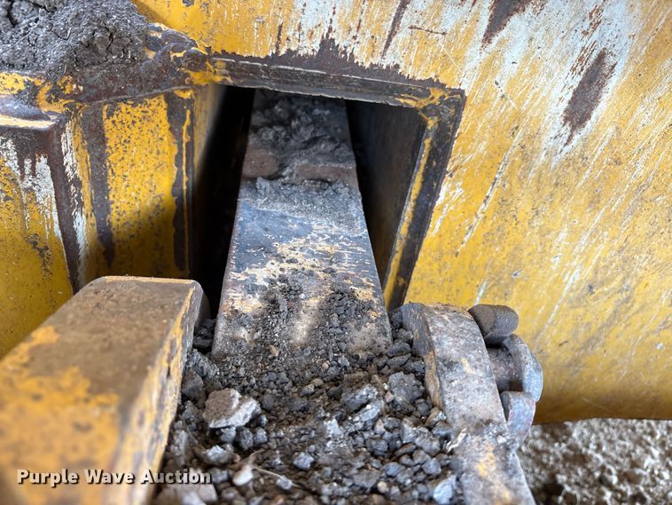 image for item YA1669 2023 John Deere 850L WLT dozer