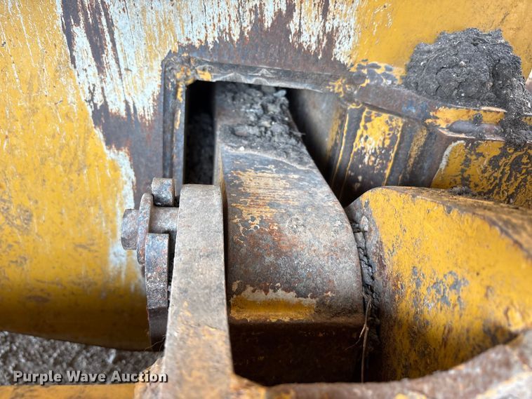 image for item YA1669 2023 John Deere 850L WLT dozer
